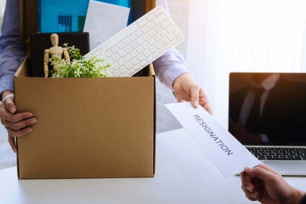 trường hợp đơn phương chấm dứt hợp đồng lao động không thời hạn