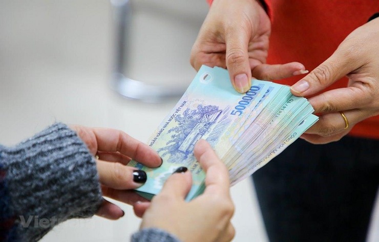 Thưởng tiền để khen thưởng, khuyến khích nhân viên là một trong những hình thức khá phổ biến