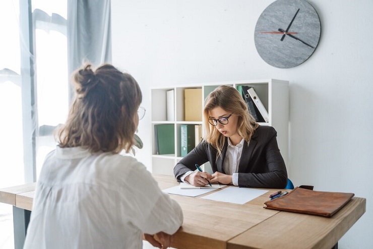 Tuyển dụng và lựa chọn nhân tài cũng là bước mà bạn cần quan tâm