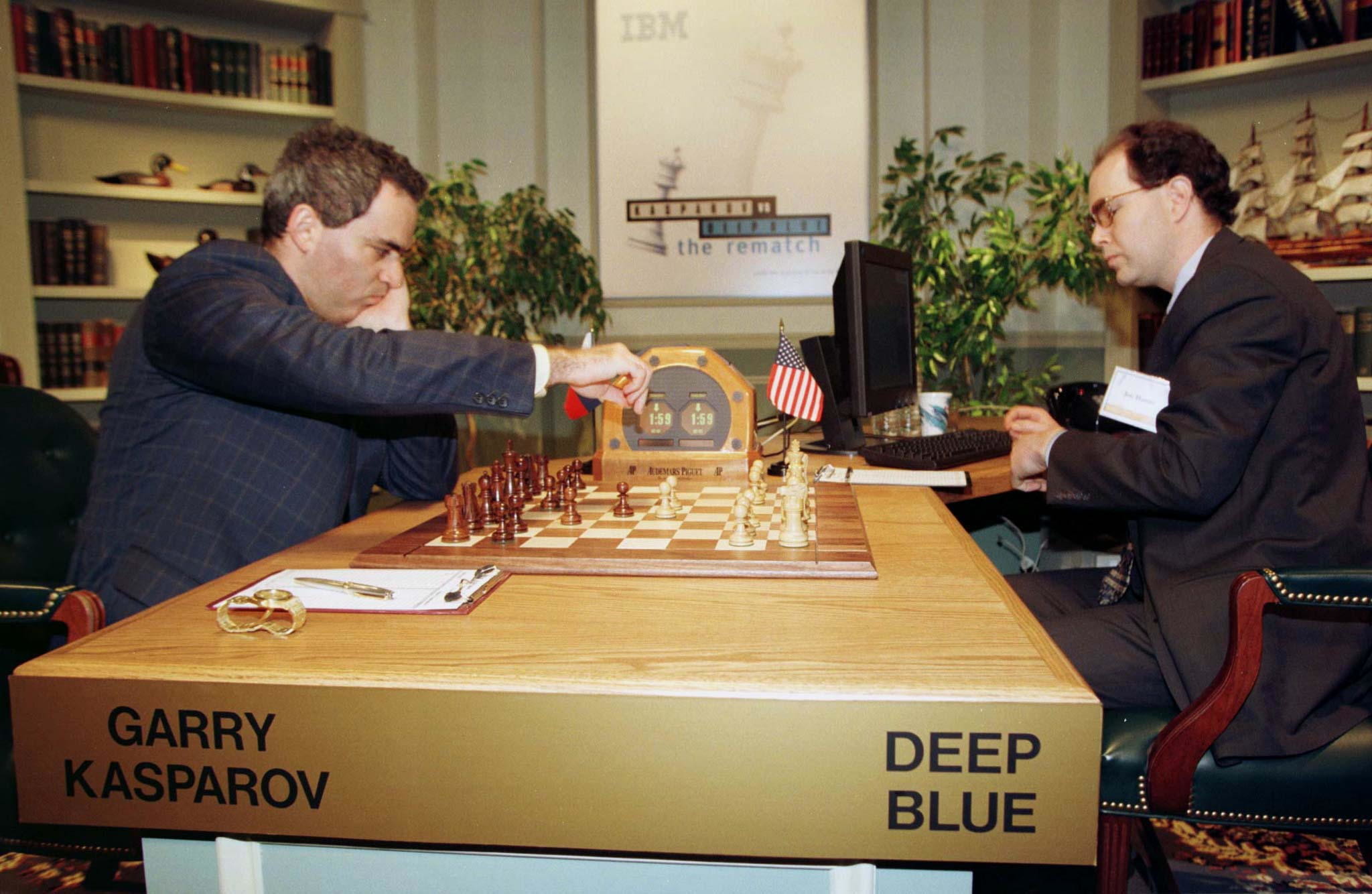 Garry Kasparov đấu với máy tính Deep Blue của IBM